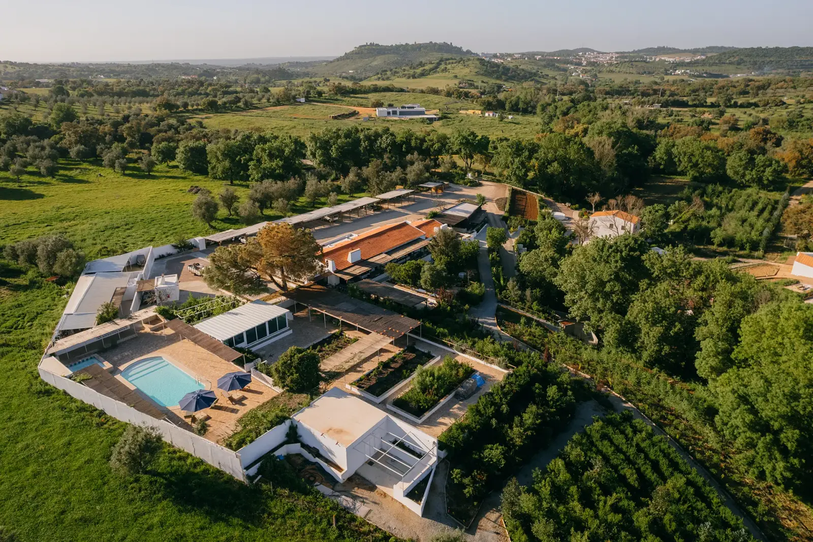 Vue aérienne par drone du projet Gandum Village — cinématographie aérienne professionnelle